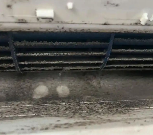 思明空调吹的风有股烧焦味是怎么回事